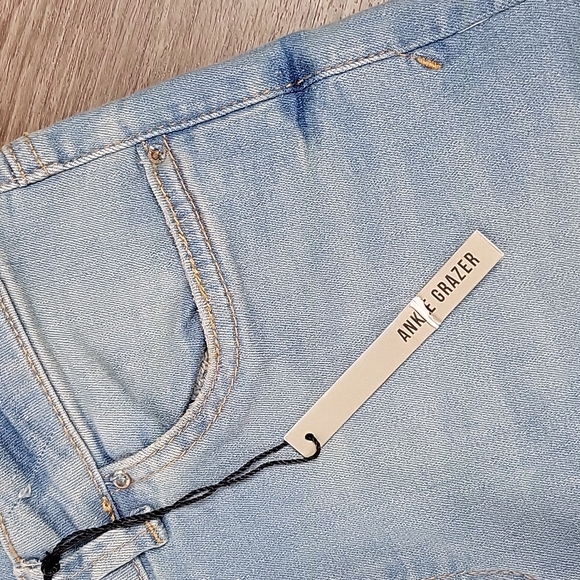 NWT New Look Denim Molly Busted Knee High Rise Ankle Grazer Light Blue Jeans 8 - Picture 10 of 15